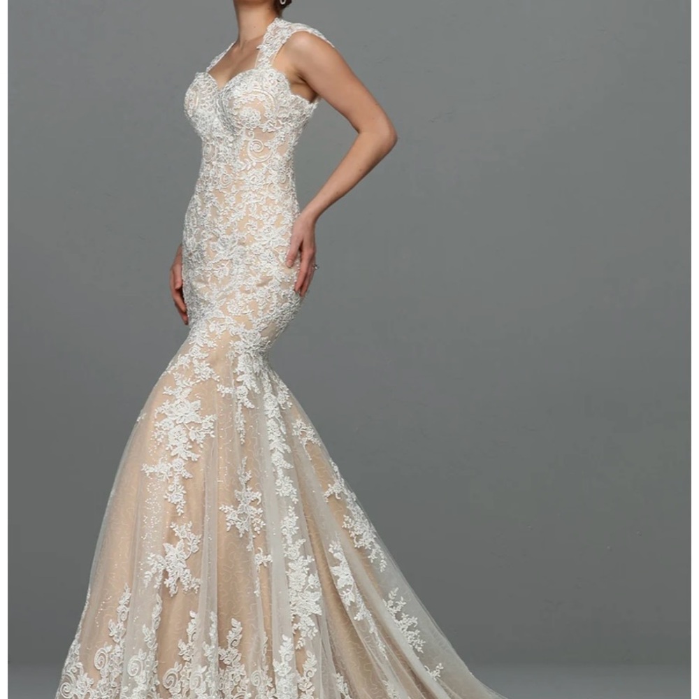 Cream Sheath Wedding Gown Sweetheart Neckline Sleeveless